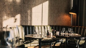 4 Restaurants, Frühstück, Mittagessen, lokale und internationale Küche