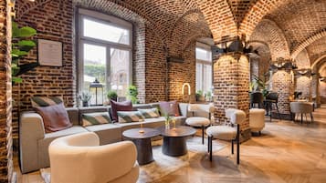 Serveert ontbijt en diner, Franse gerechten