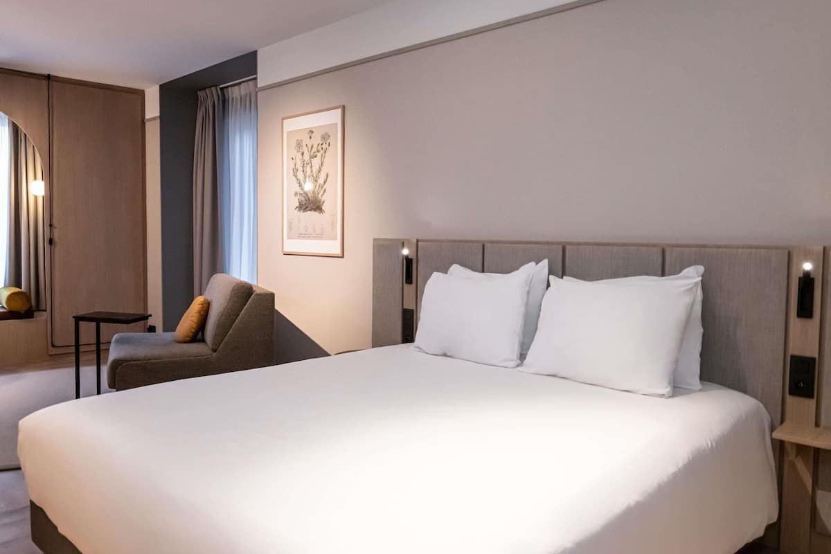 Superior Room, 1 King Bed with Sofa bed | In-room safe, desk, soundproofing, iron/ironing board