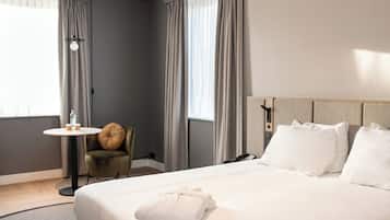 Privilege, Chambre, 1 très grand lit | Coffres-forts dans les chambres, bureau, chambres insonorisées