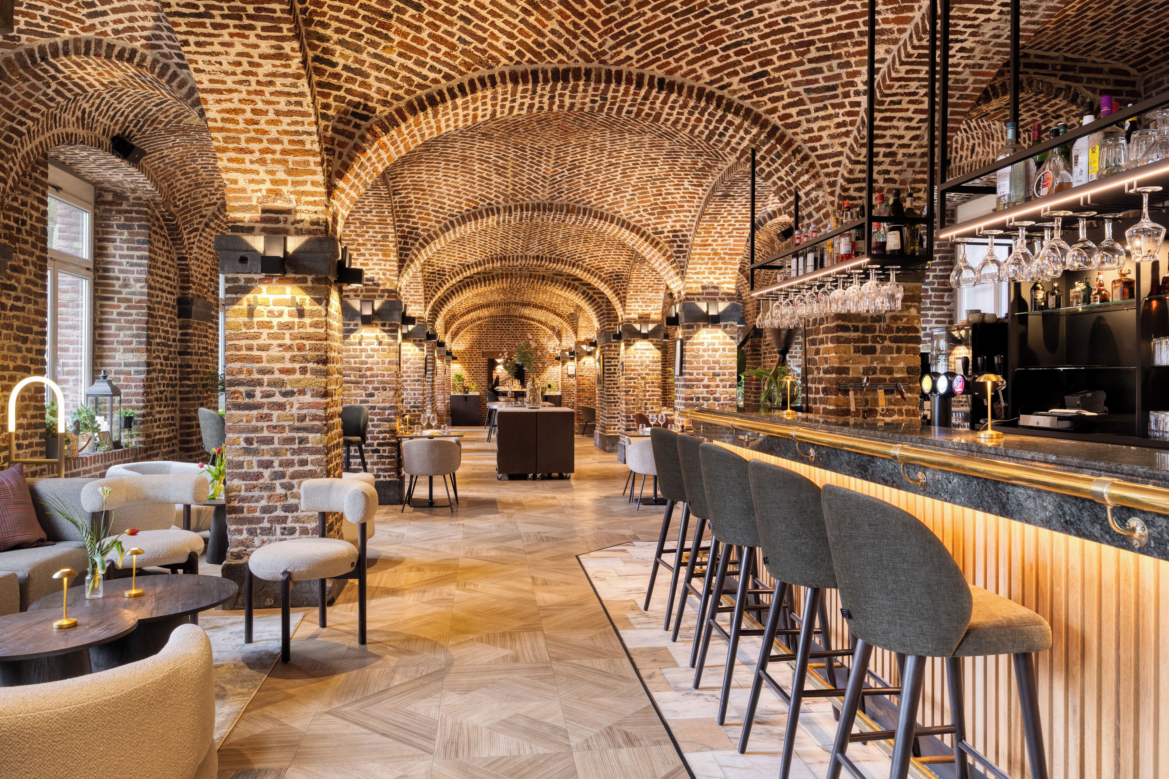 Serveert ontbijt en diner, Franse gerechten