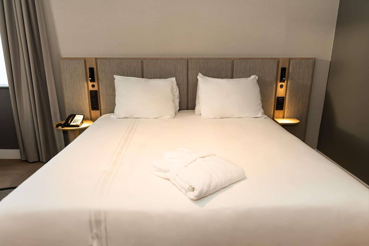 Privilege, Chambre, 1 très grand lit
