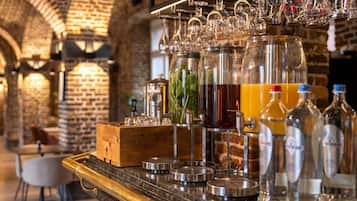 Café da manhã com buffet todos os dias mediante uma taxa