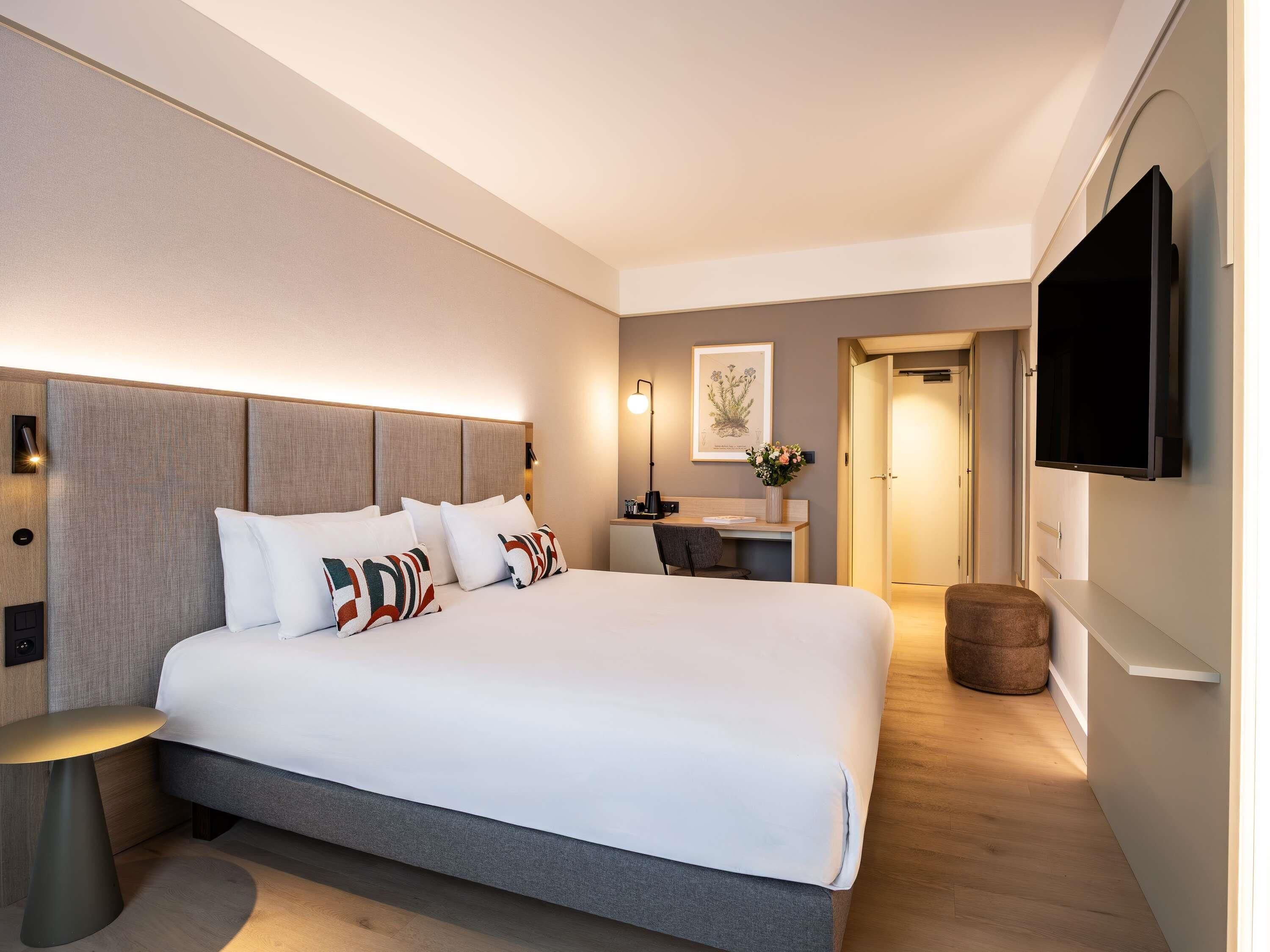 客房內保險箱、書桌、隔音、熨斗/熨衣板