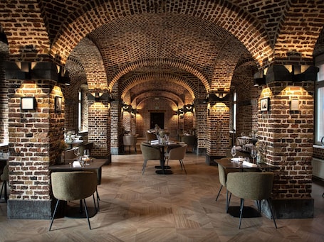 Breakfast and dinner served, French cuisine