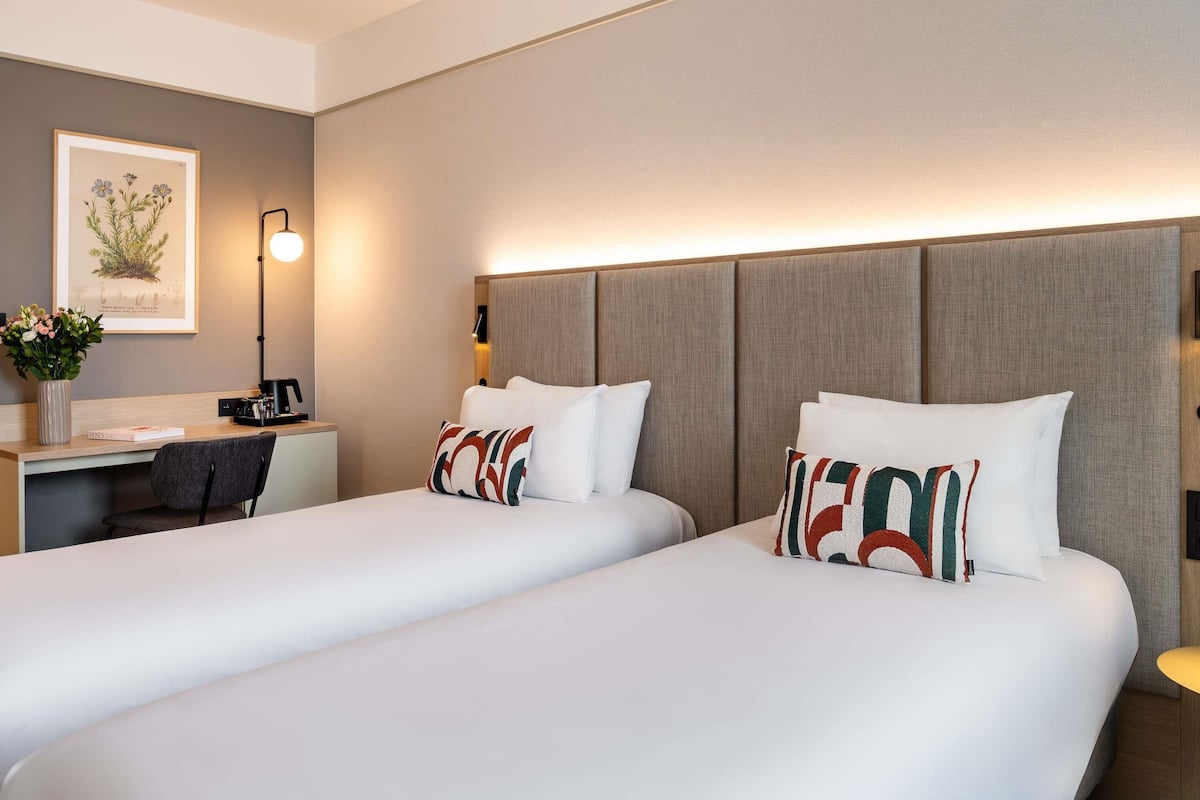 In-room safe, desk, soundproofing, iron/ironing board