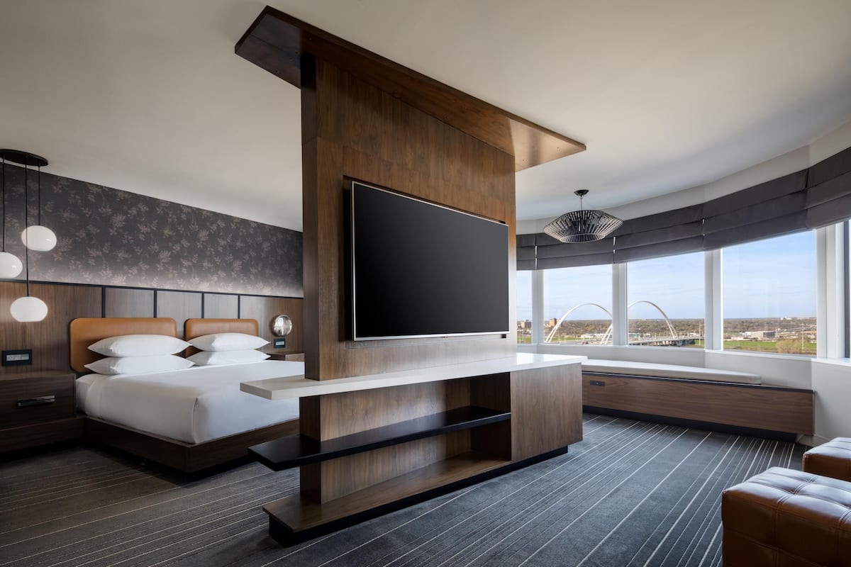 Studio Suite | Premium bedding, down comforters, pillowtop beds, in-room safe