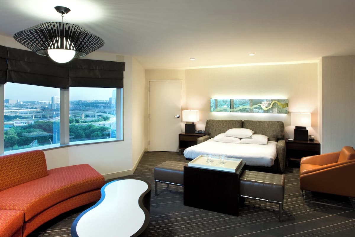 Room (Parlor) | Premium bedding, down comforters, pillowtop beds, in-room safe