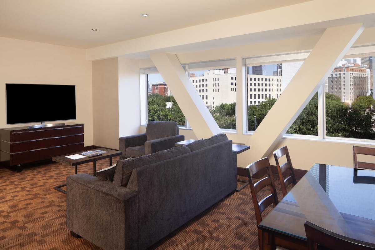 Junior Suite | Premium bedding, down comforters, pillowtop beds, in-room safe