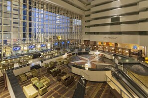 A spacious lobby with a central seating area, multiple levels, and a large glass facade. - Hyatt Regency Dallas (Dallas)
