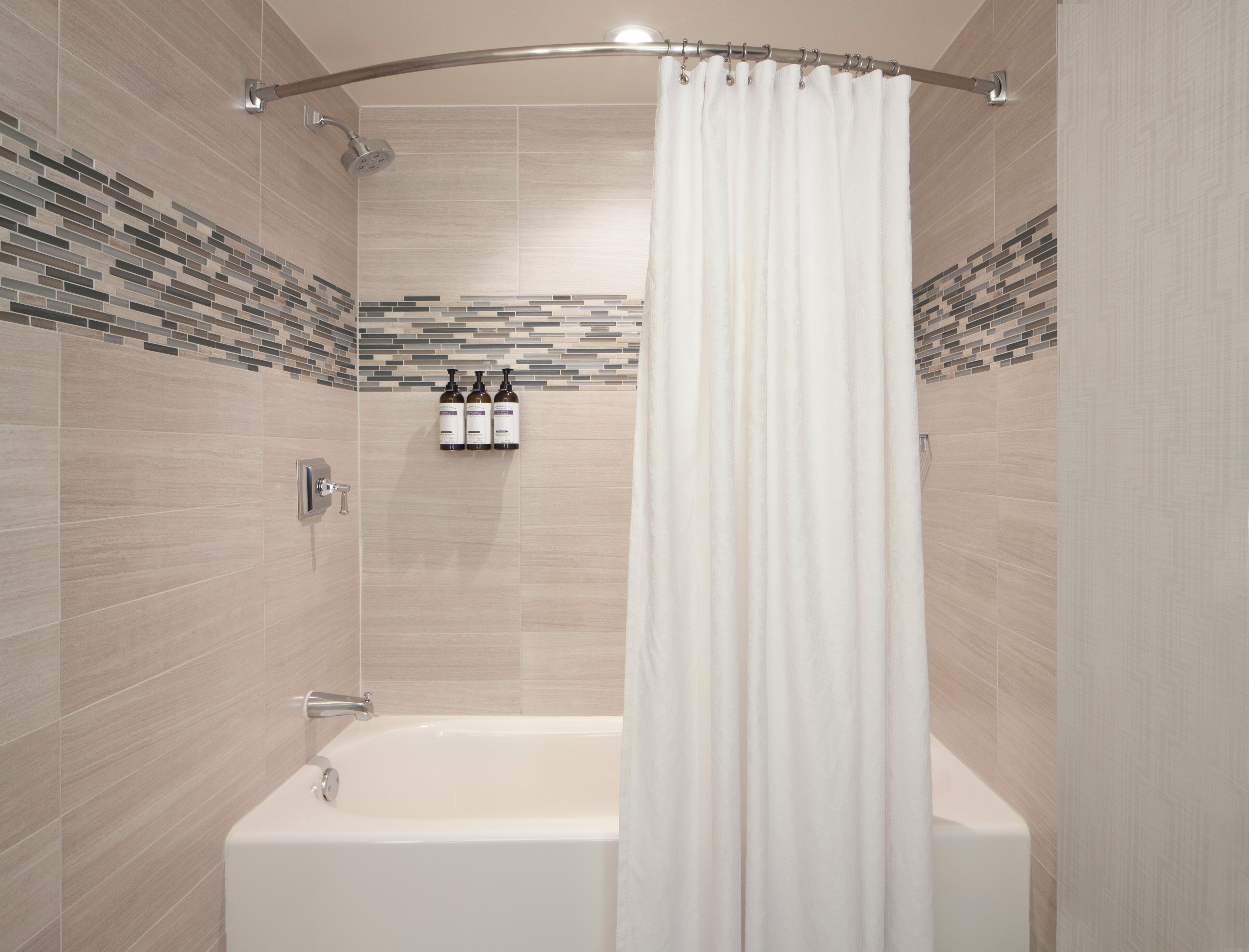 Hochwertige Bettwaren, Daunenbettdecken, Pillowtop-Betten, Zimmersafe