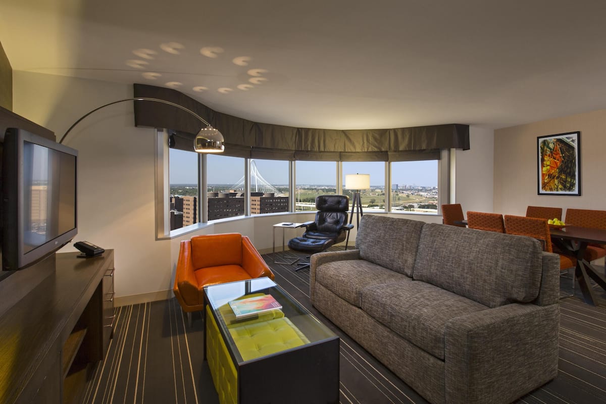 Suite (Sunset) | Hochwertige Bettwaren, Daunenbettdecken, Pillowtop-Betten, Zimmersafe