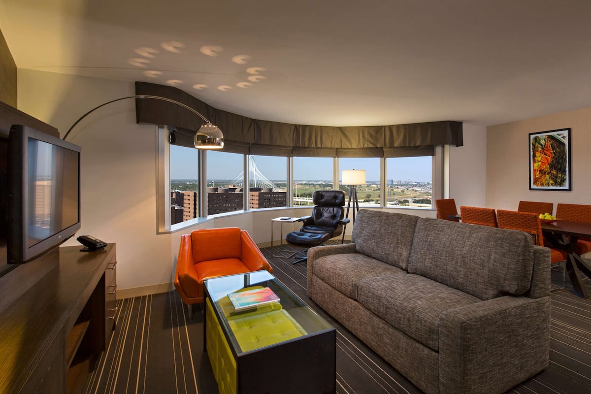 Sunset Suite | Premium bedding, down comforters, pillowtop beds, in-room safe