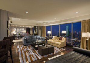 Presidential Suite | Living area | Flat-screen TV, Hulu, iPod dock, pay movies