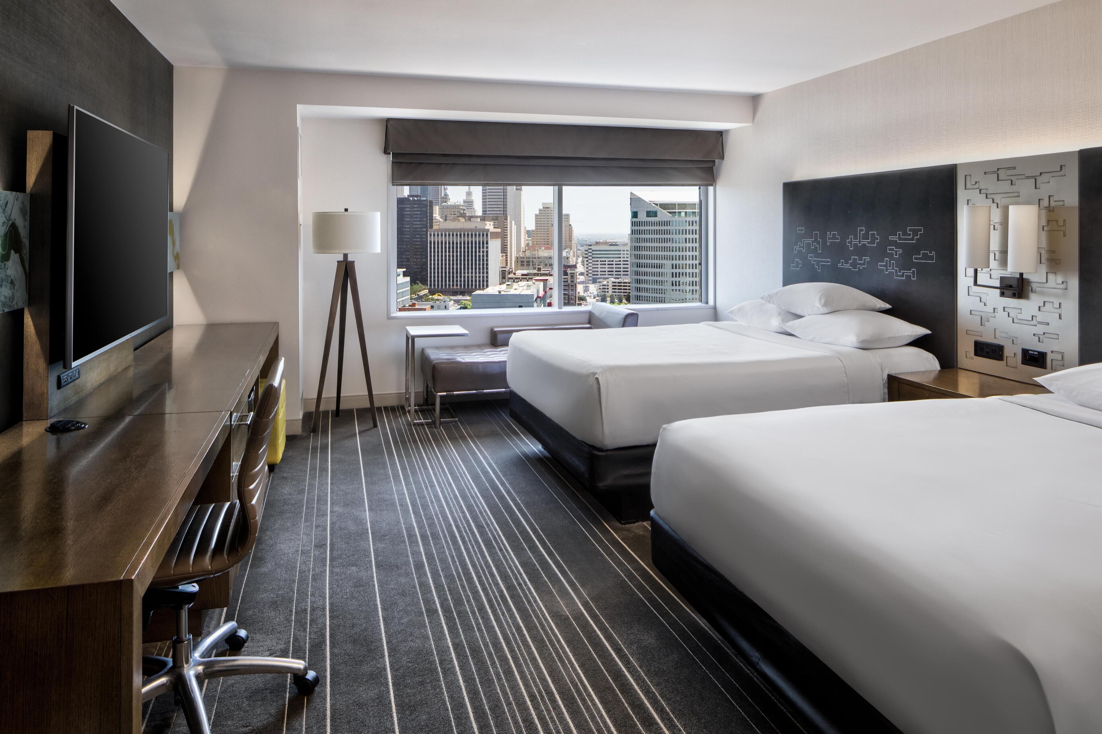 Zimmer, 2 Queen-Betten, Stadtblick | Hochwertige Bettwaren, Daunenbettdecken, Pillowtop-Betten, Zimmersafe