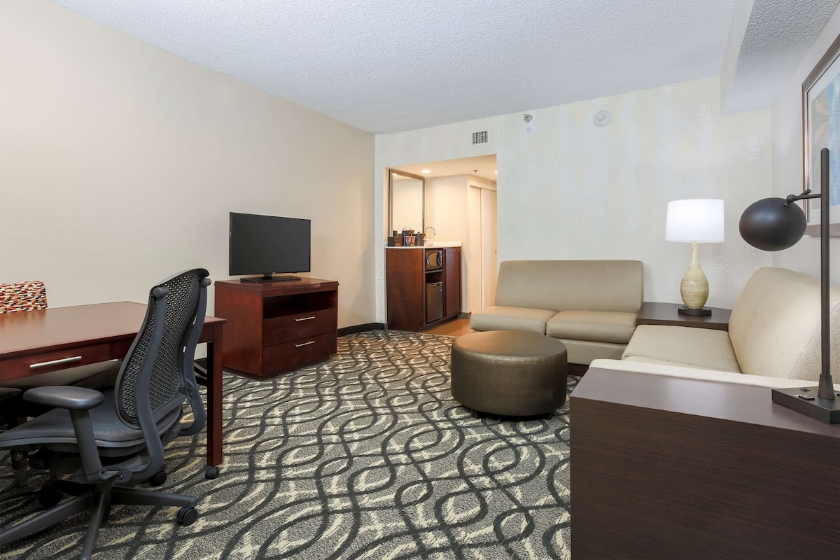 Premium bedding, in-room safe, desk, soundproofing