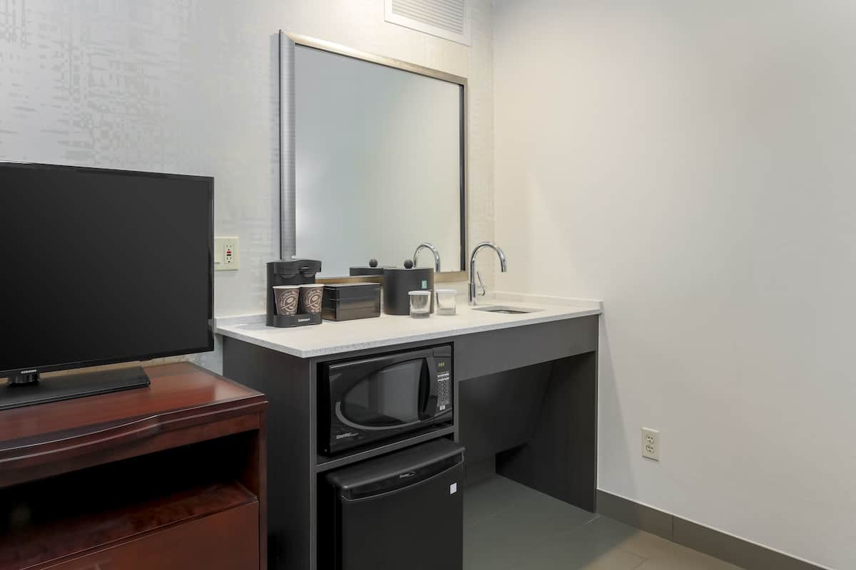 premium bedding, in-room safe, desk, soundproofing