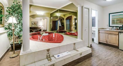 Quality Inn & Suites Dallas - Cityplace