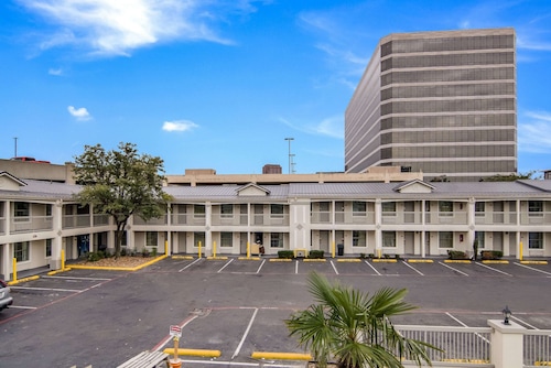 Quality Inn & Suites Dallas - Cityplace