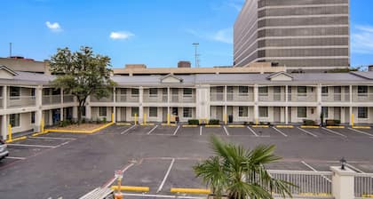 Quality Inn & Suites Dallas - Cityplace