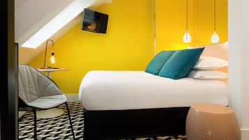 Hypo-allergenic bedding, minibar, in-room safe, desk