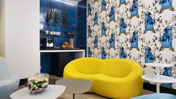 Sala de estar en el lobby