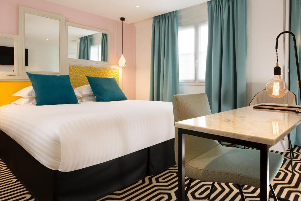 Hypo-allergenic bedding, minibar, in-room safe, desk