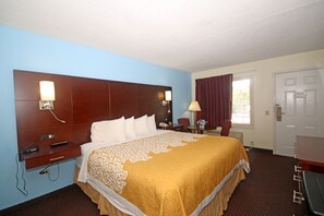 Standaard kamer, 1 kingsize bed, toegankelijk voor mindervaliden, niet-roken | Een kluis op de kamer, een bureau, een laptopwerkplek