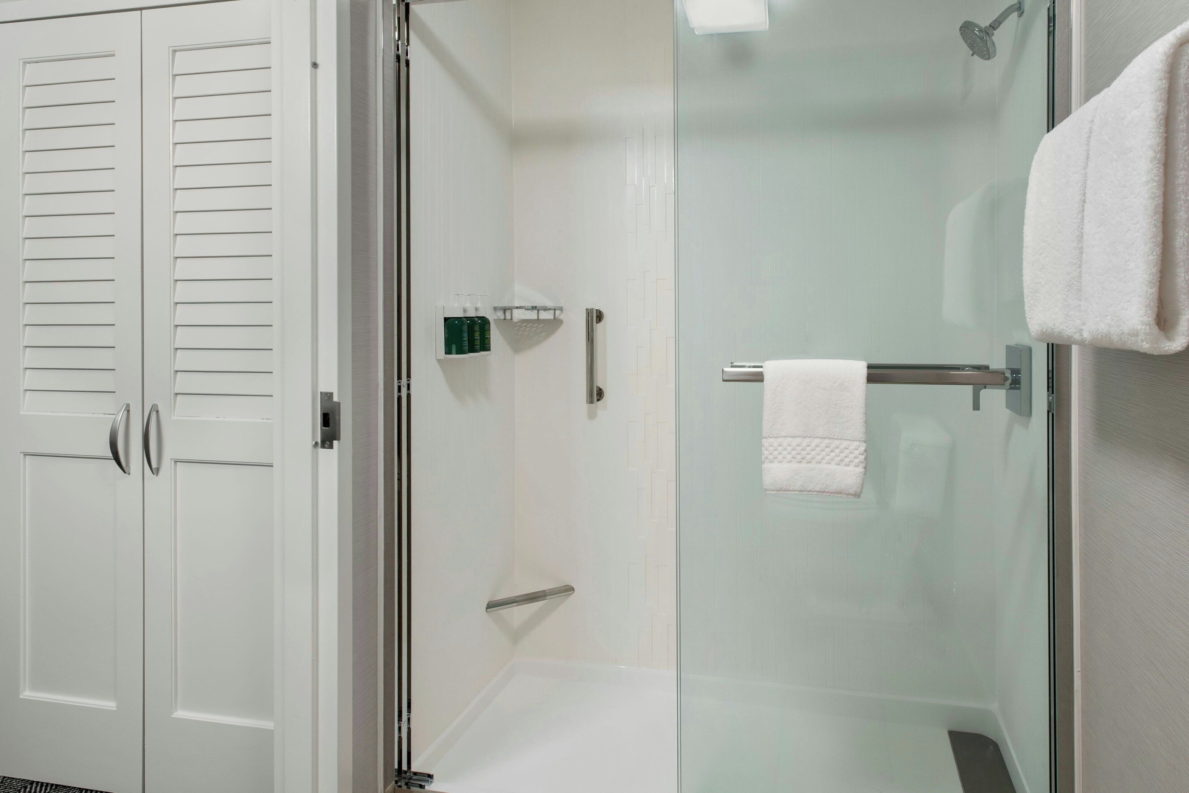 combined shower/bathtub, free toiletries, hair dryer, towels