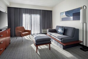 Premium bedding, pillow-top beds, in-room safe, desk - Courtyard by Marriott Silver Spring North/White Oak (Silver Spring)