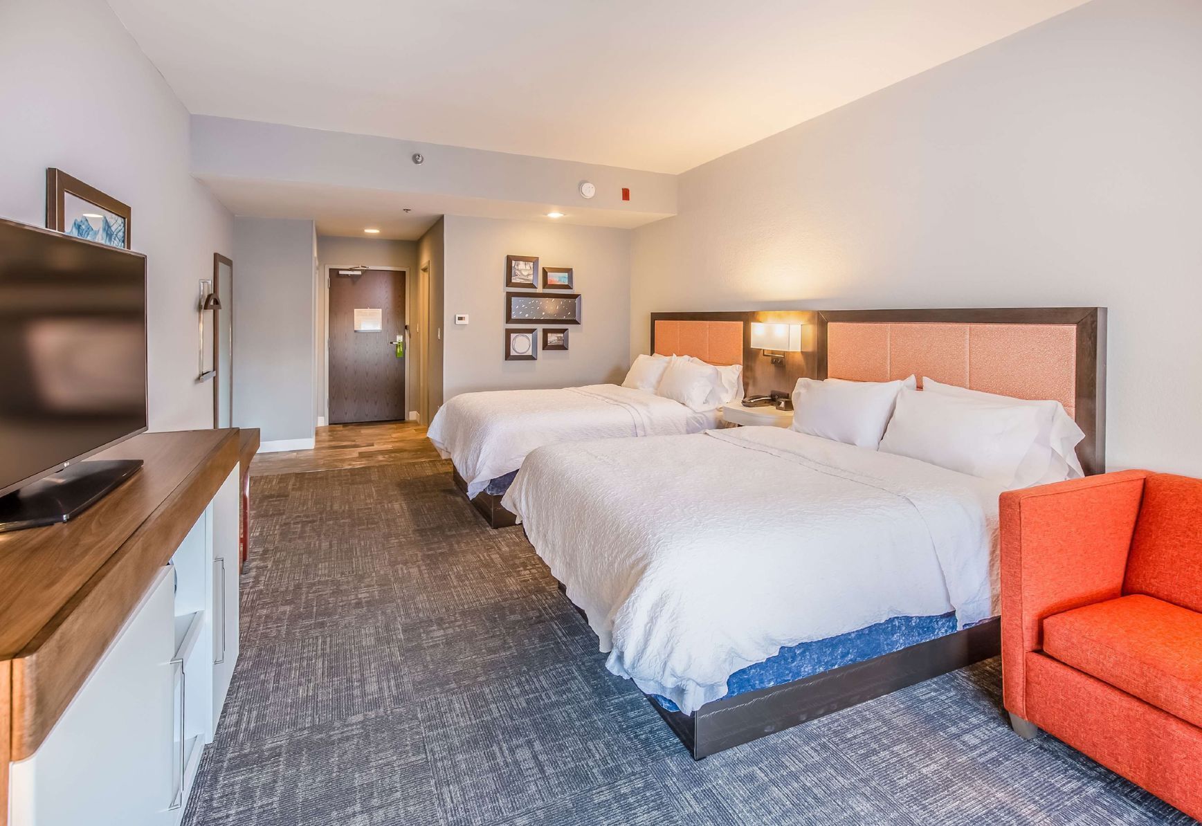 Premium bedding, down comforters, in-room safe, desk