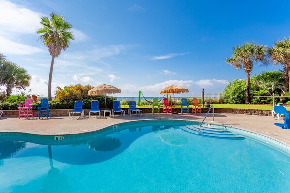 2 outdoor pools, a heated pool, pool umbrellas, sun loungers