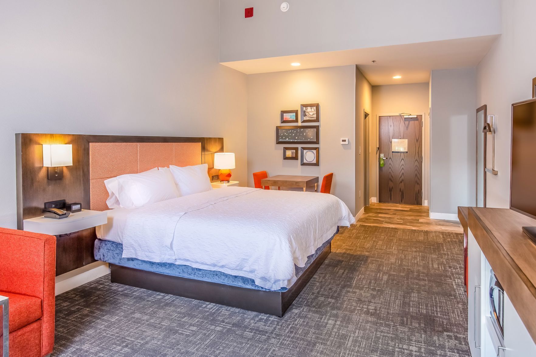 Premium bedding, down comforters, in-room safe, desk