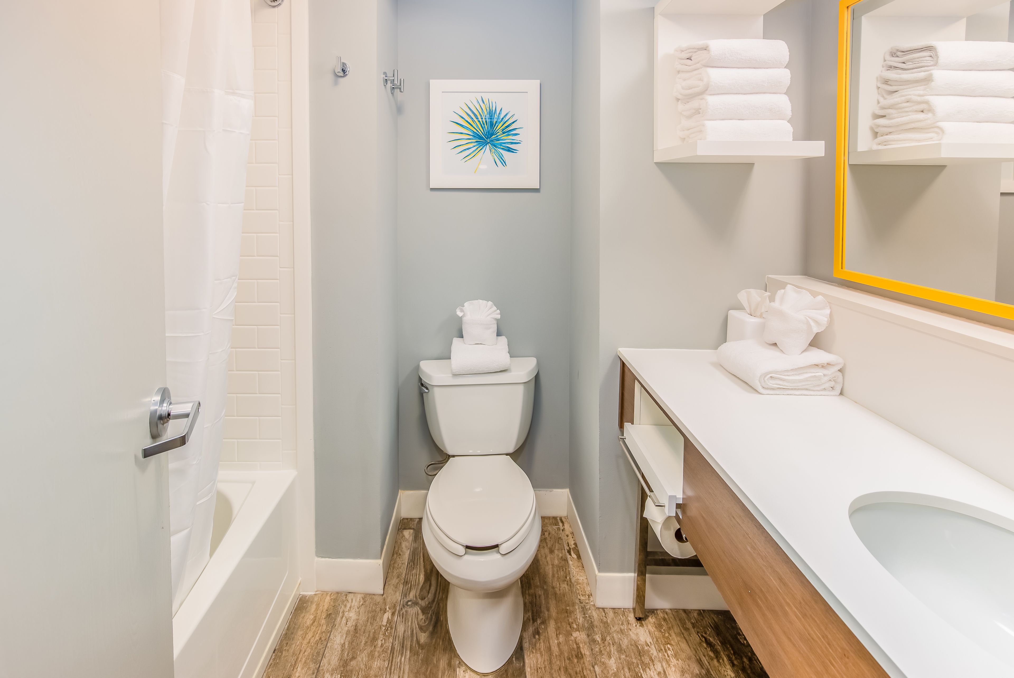 one king bed, inland view, no balcony, non-smoking | bathroom | combined shower/bathtub, eco-friendly toiletries, hair dryer, towels