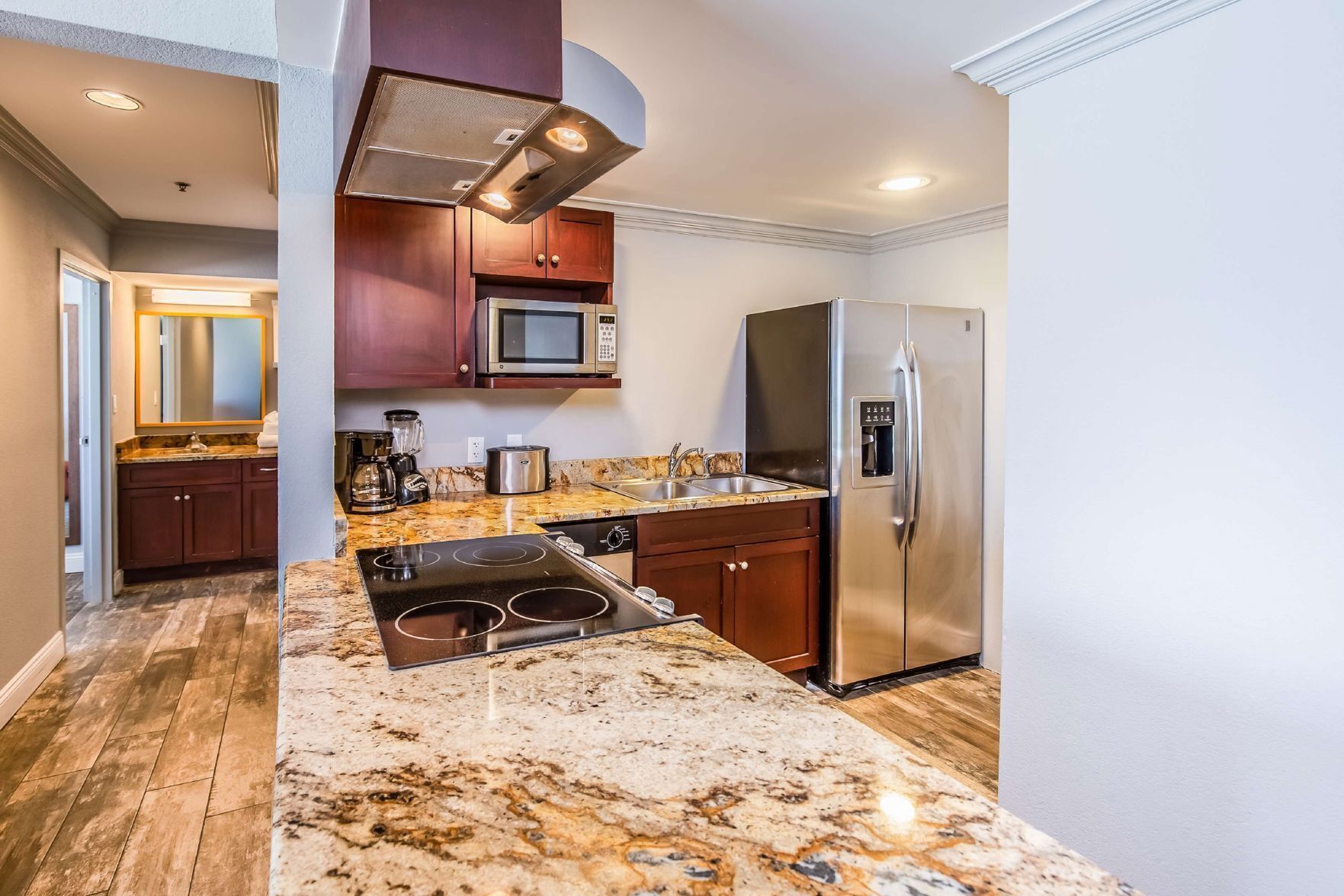 Private kitchen | Fridge, microwave, coffee/tea maker, eco-friendly cleaning products