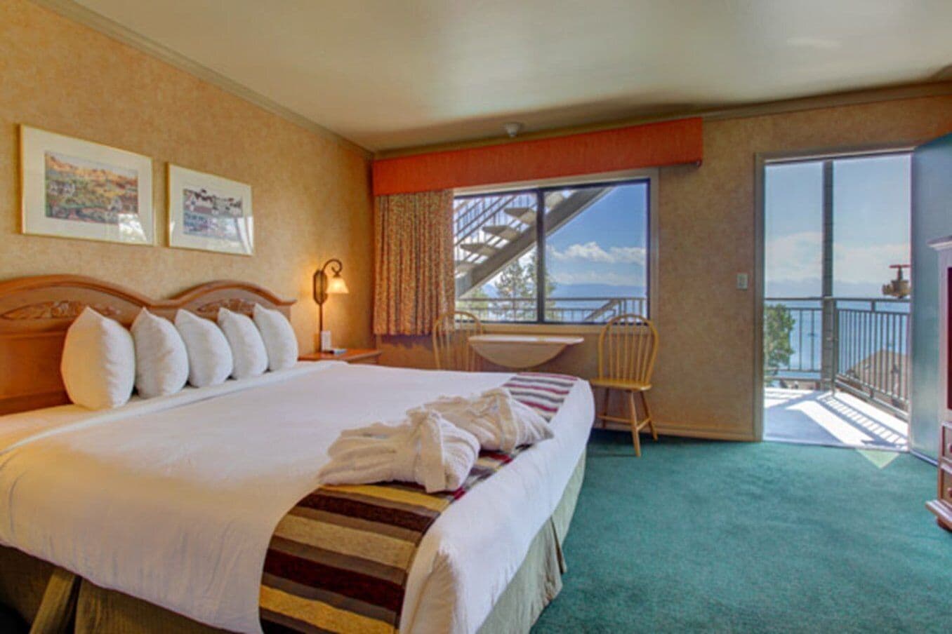 Bureau, fer et planche à repasser, Wi-Fi gratuit, draps fournis