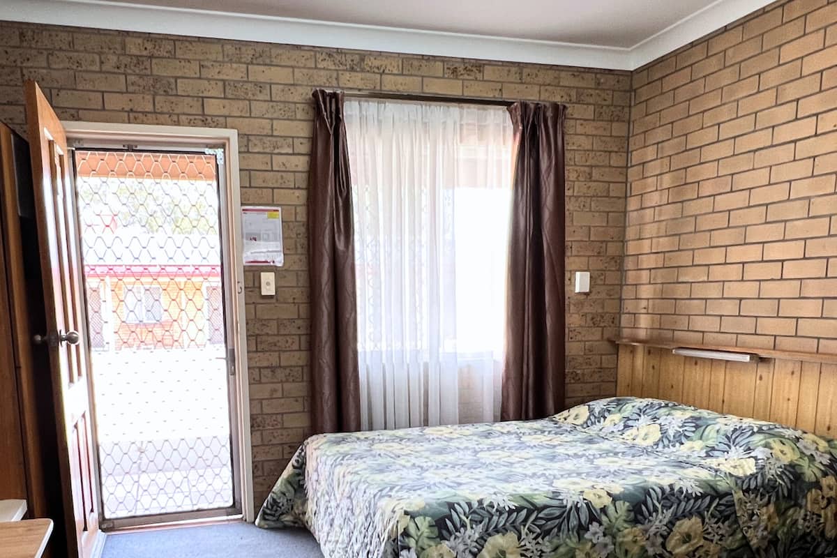 1 bedroom, laptop workspace, iron/ironing board, free WiFi
