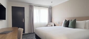 The Phoenix Artesian Spa Resort and Accommodation