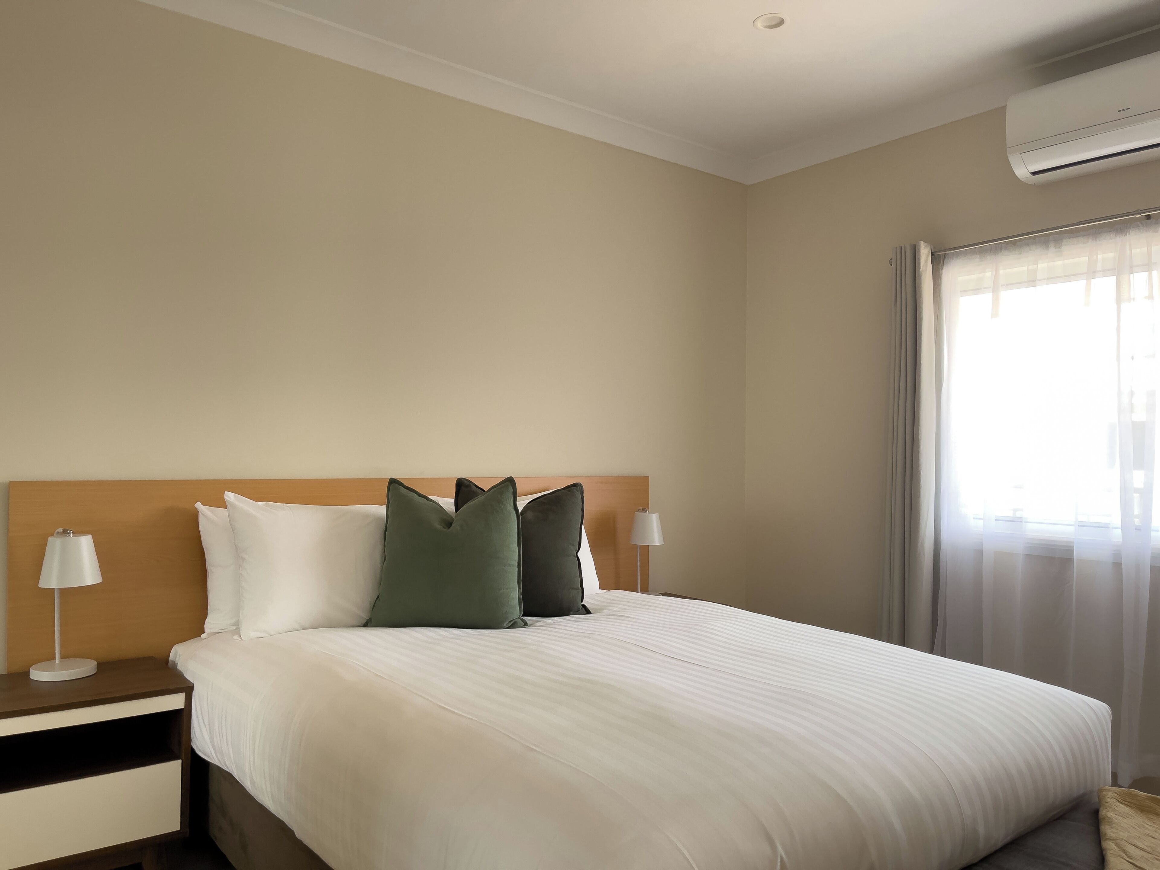 Laptop workspace, iron/ironing board, free WiFi, bed sheets