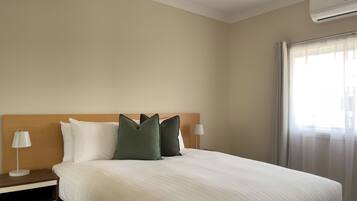 Laptop workspace, iron/ironing board, free WiFi, bed sheets