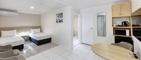 1 bedroom, laptop workspace, iron/ironing board, free WiFi