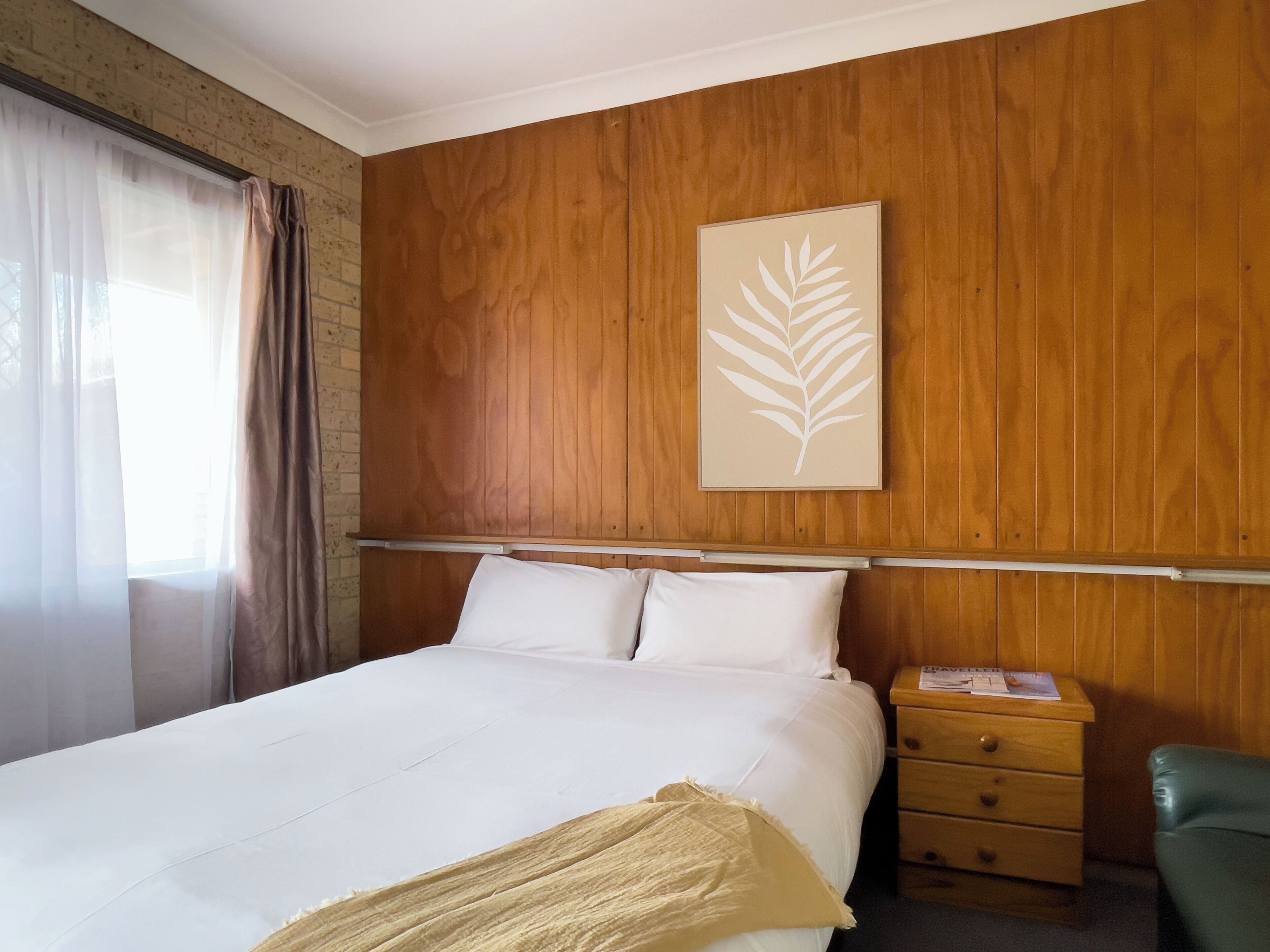 Budget Queen Room | Laptop workspace, iron/ironing board, free WiFi, bed sheets