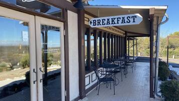 Free daily continental breakfast