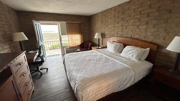 Desk, soundproofing, iron/ironing board, free WiFi