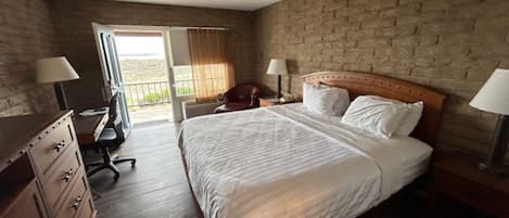 Skrivbord, ljudisolering, strykjärn/strykbräda och gratis wi-fi