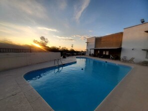 Bar en la piscina