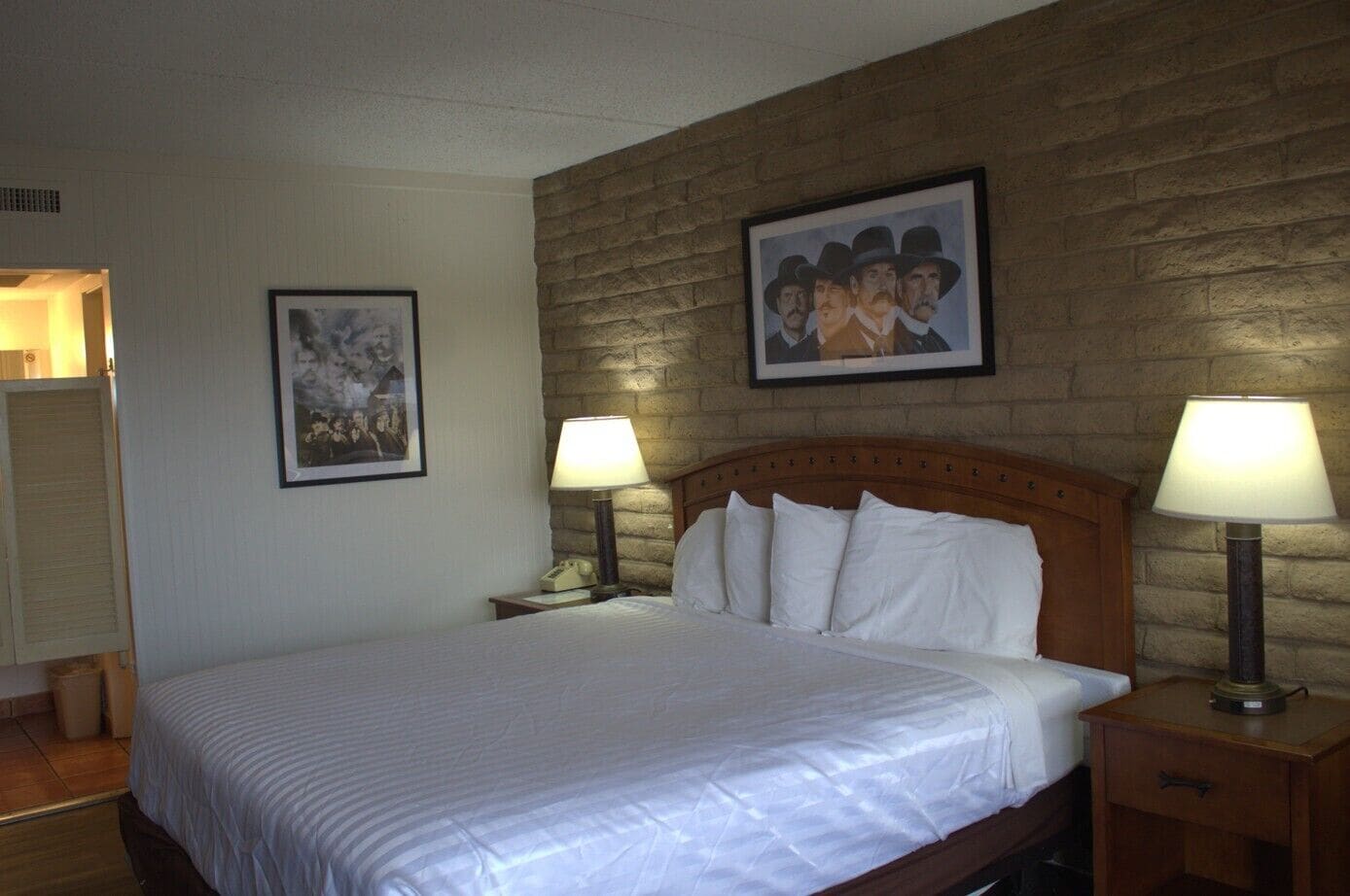 Desk, soundproofing, iron/ironing board, free WiFi