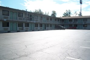 Front of property - Americas Best Value Inn & Suites Macon at Eisenhower Pkwy (Macon)