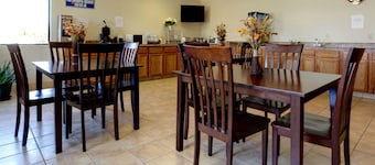 Americas Best Value Inn & Suites Macon at Eisenhower Pkwy