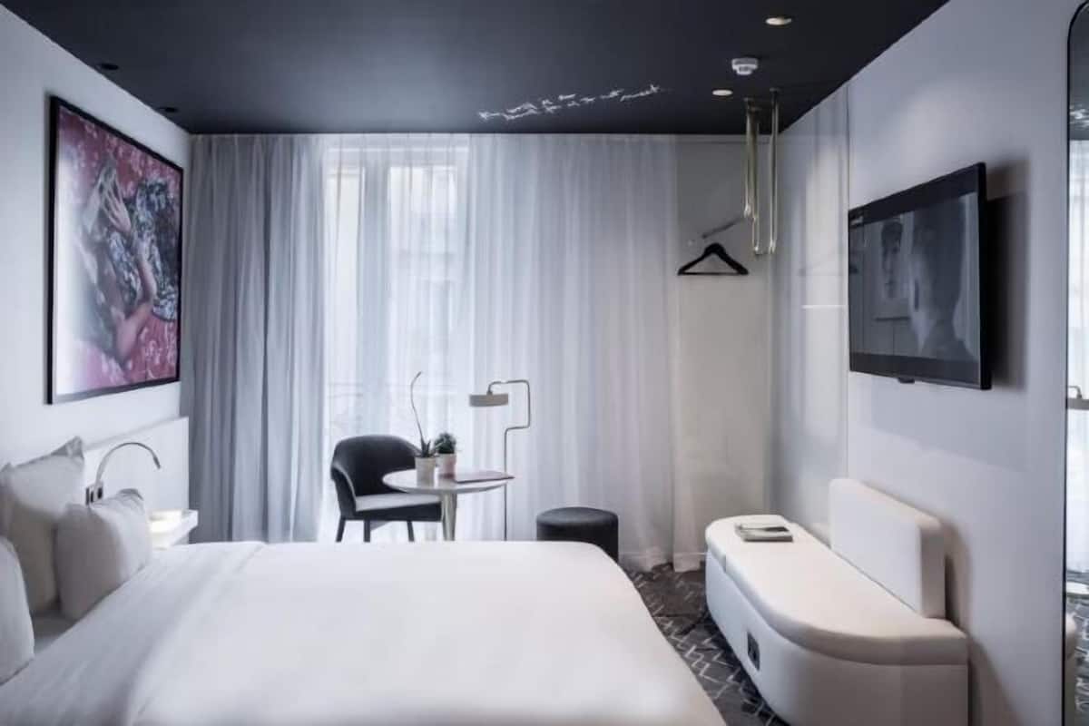 Premium bedding, in-room safe, desk, soundproofing